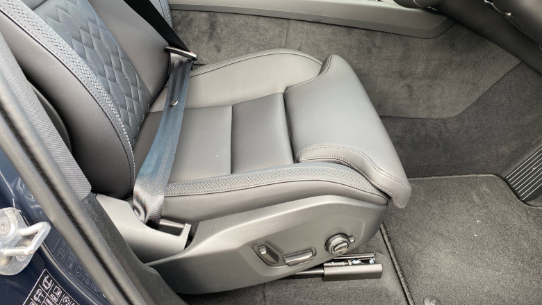 Volvo XC60 2.0 T6 [350] RC PHEV Plus Dark 5dr AWD Geartronic Estate